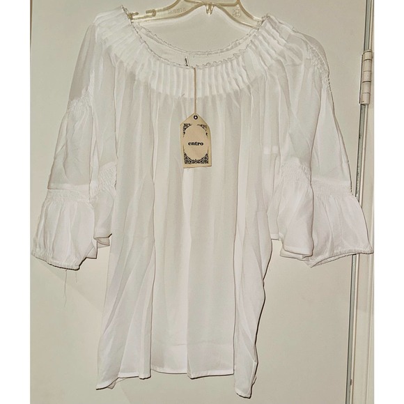 entro Tops - Entro Off White Scoop Neck Top ~ M